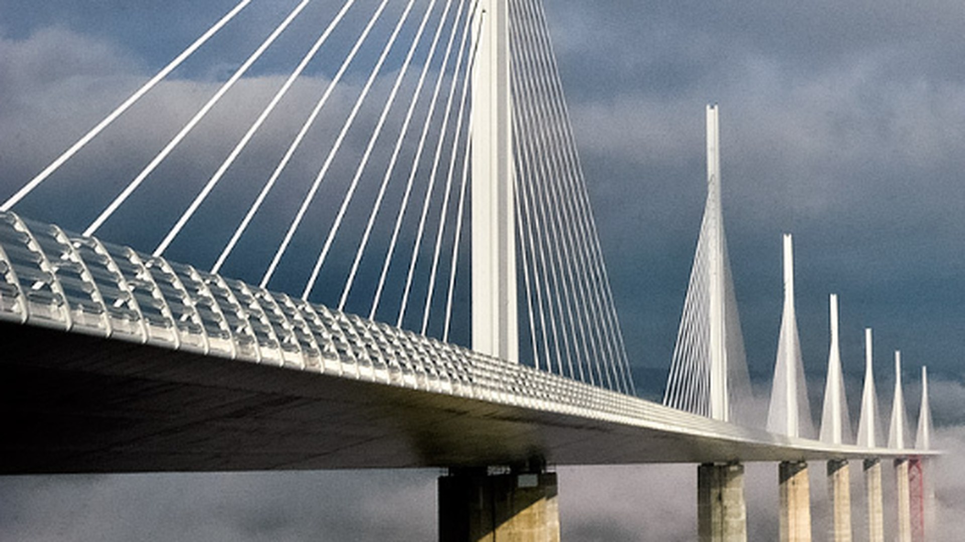 Viaducto de Millau — obra civil de alta ingeniería con apoyos elastoméricos